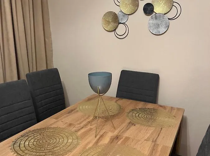 Orientarium Zoo Atlas Arena Retkinia District Parking Lägenhet Łódź